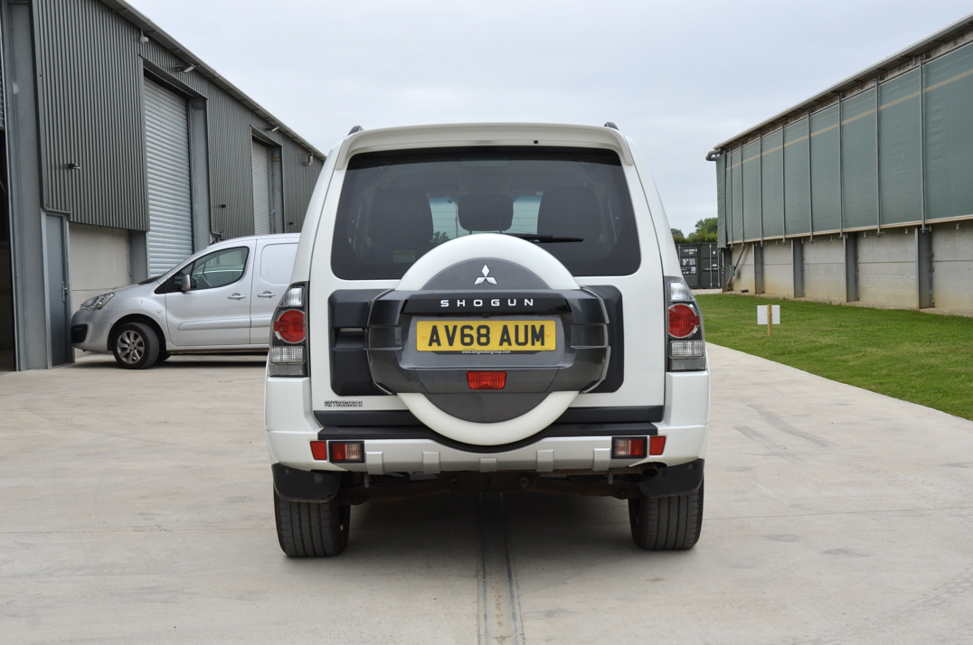 Mitsubishi Shogun 3.2 DI-D Barbarian Auto SWB gallery image 7