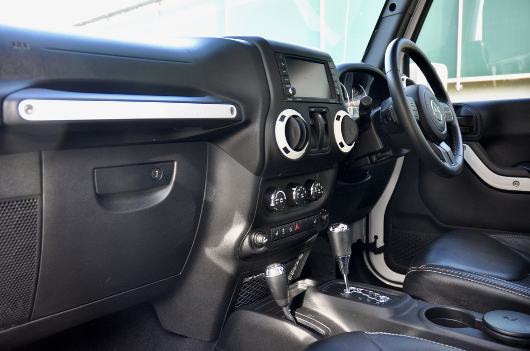 Jeep Wrangler Sahar 3.6 V6 Auto Wild Alpine edition Convertible gallery image 19