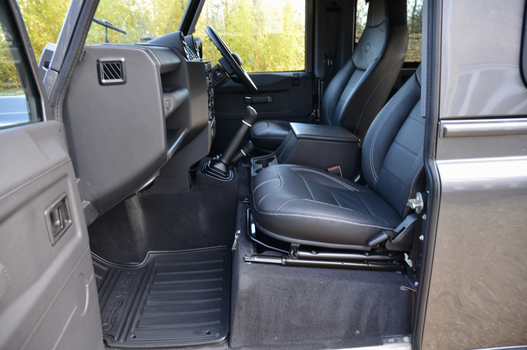 Land Rover Defender XS Landmark Edition 2.2 TDCI gallery image 31