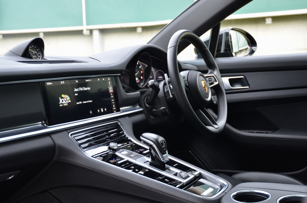 Porsche Panamera 4 V6 Sport Turismo 5dr Petrol Plug-in Hybrid PDK 4WD. gallery image 37