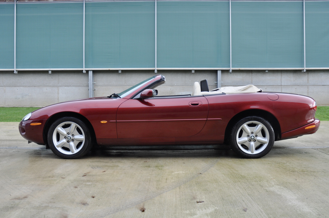 Jaguar XK8 Convertible gallery image 14