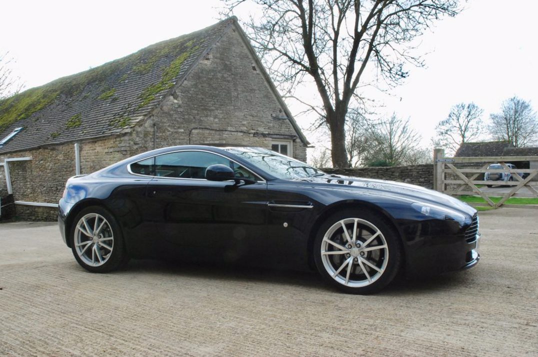 2011 Aston Martin V8 Vantage 4.7 Sport Shift Coupe. gallery image 1
