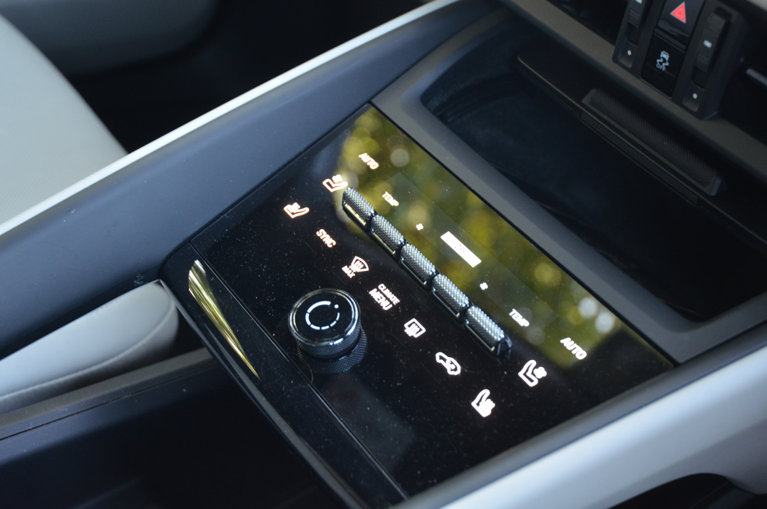 Porsche Macan 4s Electric gallery image 40