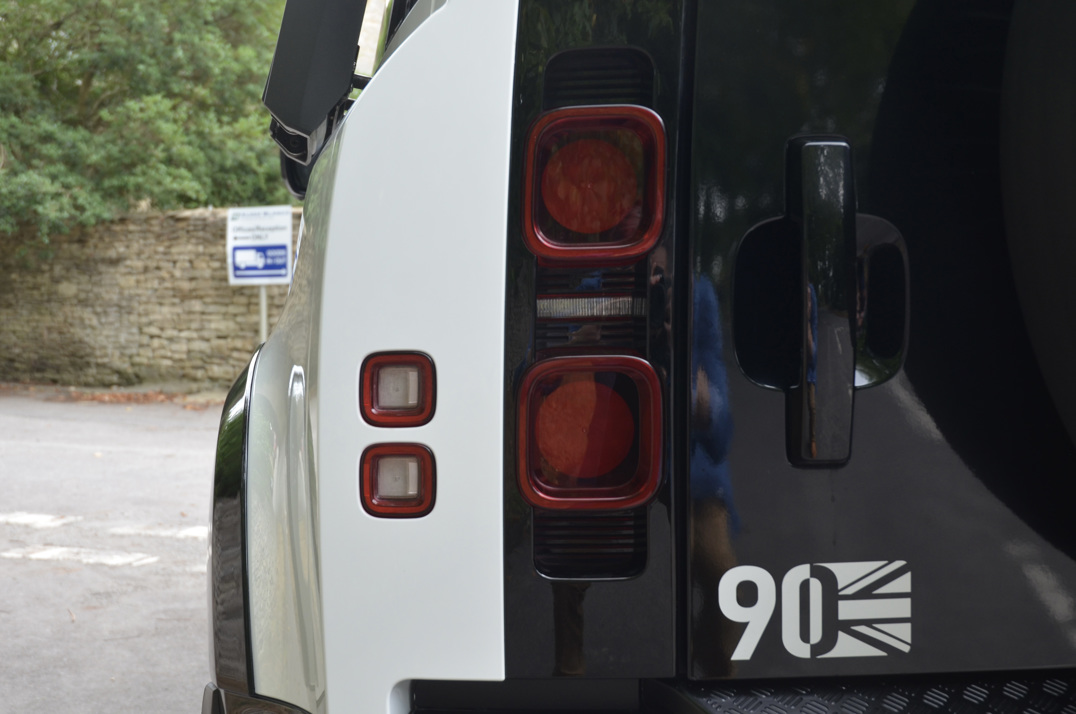 Land Rover Defender 90 3.0 250M MHEV Urban Edition gallery image 34