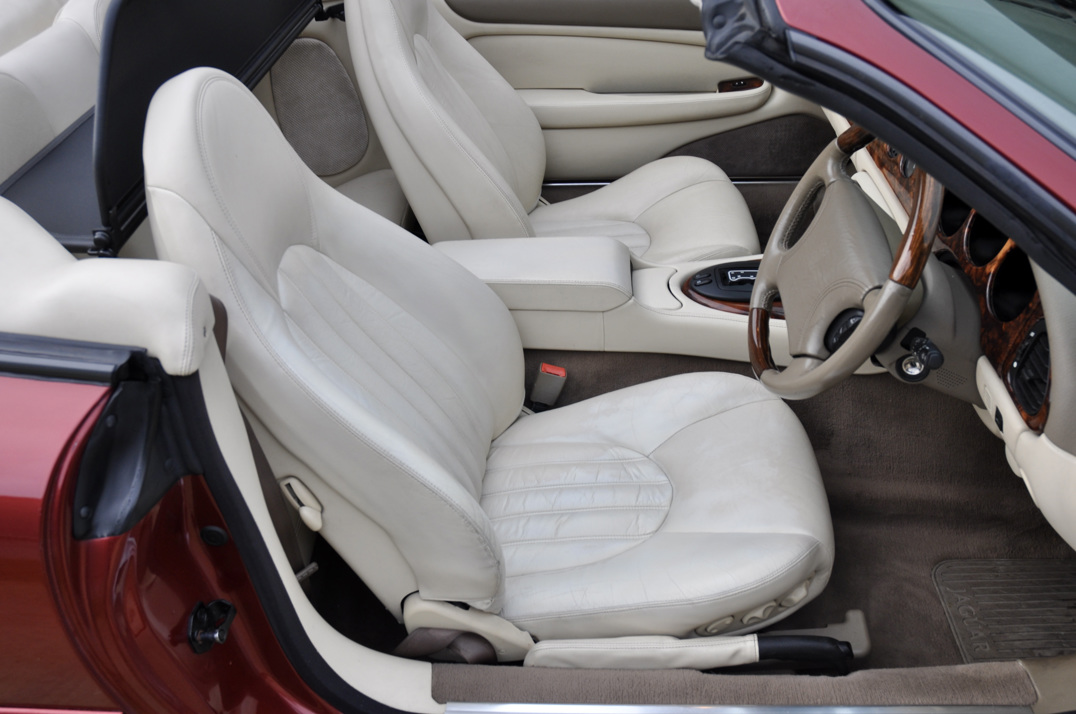 Jaguar XK8 Convertible gallery image 24