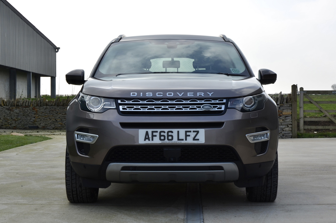 Land Rover Discovery Sport TD4 HSE Luxury. gallery image 3