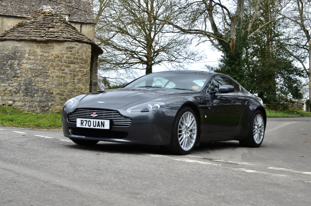 Aston Martin Vantage 4.7 Manual Coupe. gallery image 2
