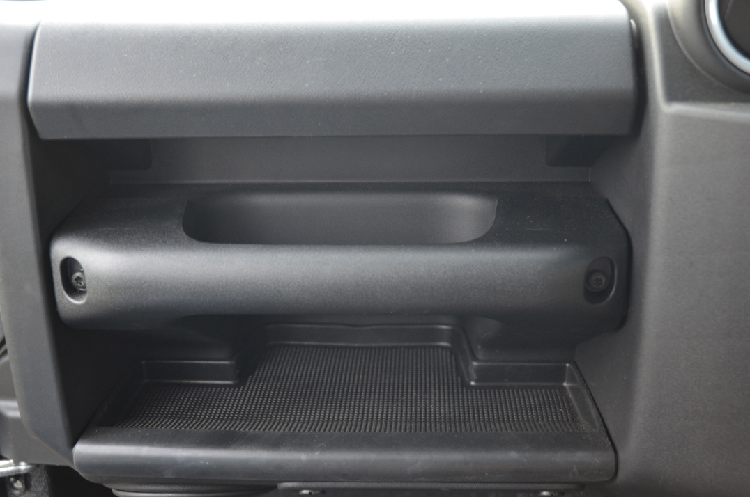 Land Rover Defender 90 XS Station Wagon gallery image 37