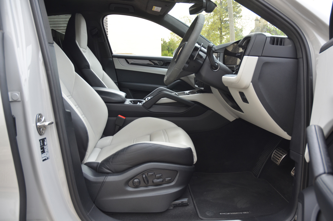 Porsche Cayenne Turbo Hybrid.. 2024 gallery image 25