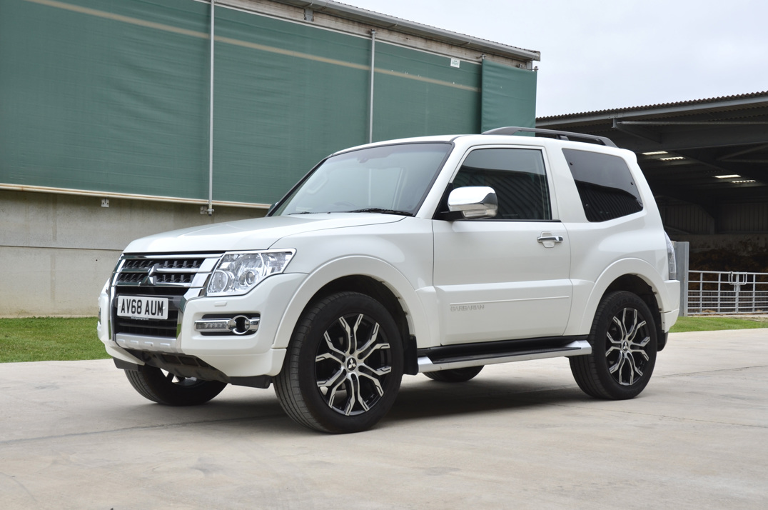 Mitsubishi Shogun 3.2 DI-D Barbarian Auto SWB gallery image 1