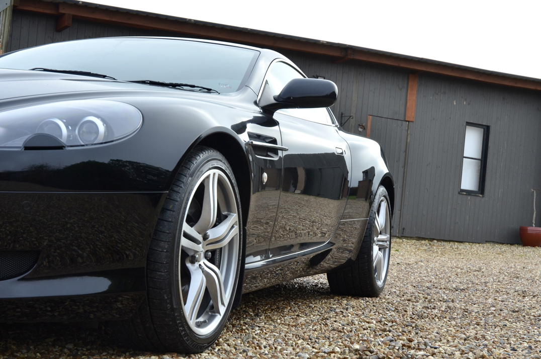 Aston Martin  Db-9 Manual gallery image 16