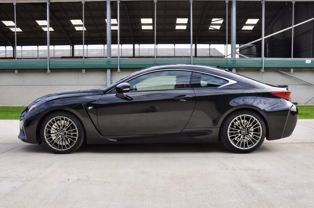 Lexus RCF V8 Coupe gallery image 10