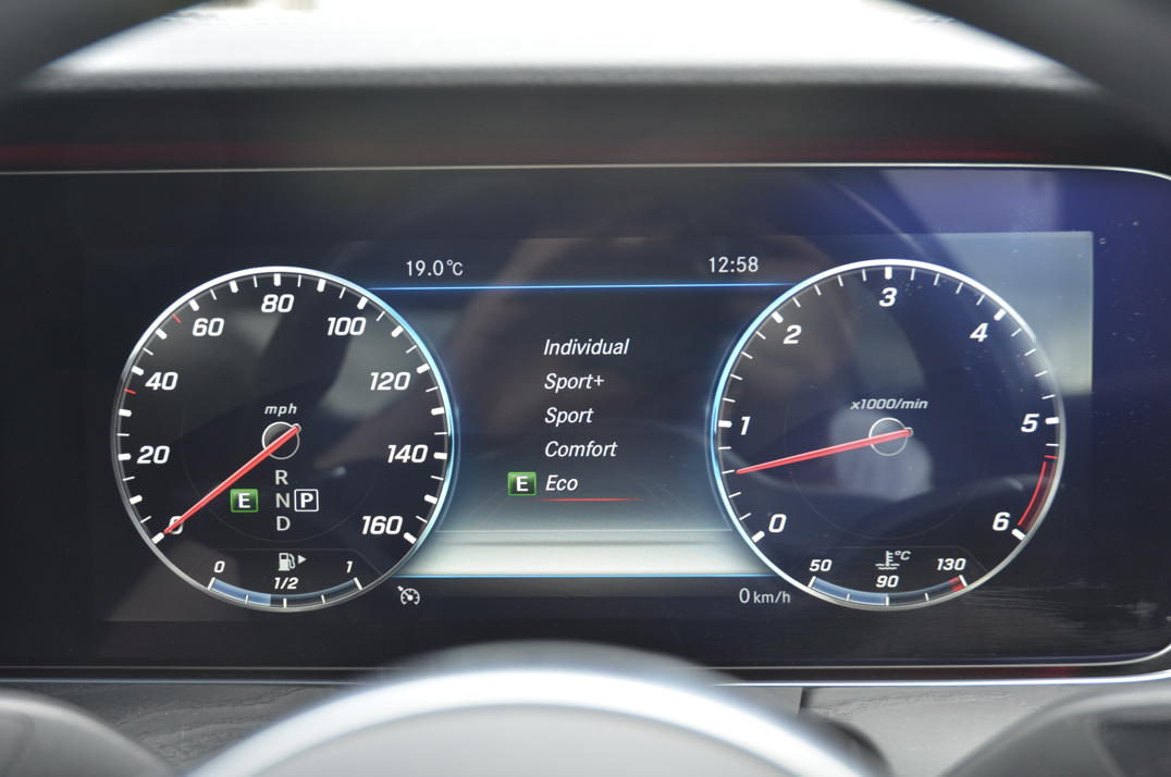 Mercedes Benz E400D AMG Line Premium plus D-4M Coupe. Px Welcome gallery image 51