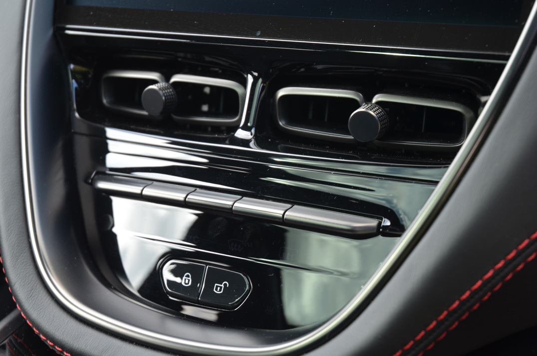 Aston Martin DBX 4.0 V8. gallery image 50