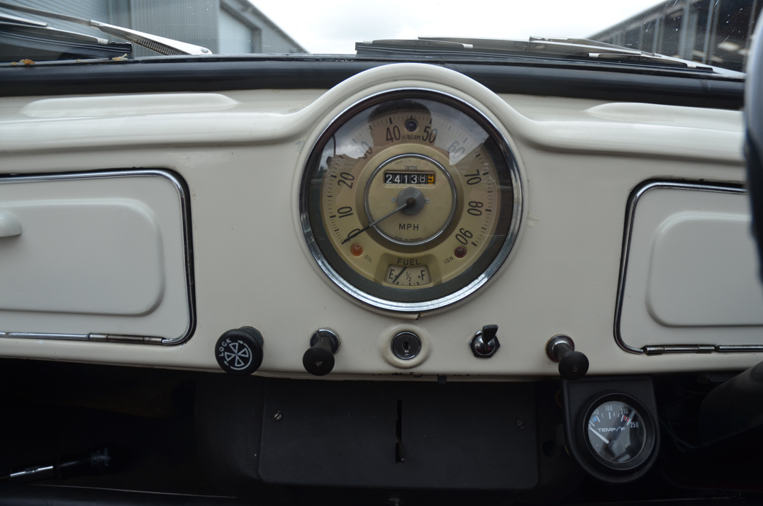 Morris Minor 1000 Convertible gallery image 35