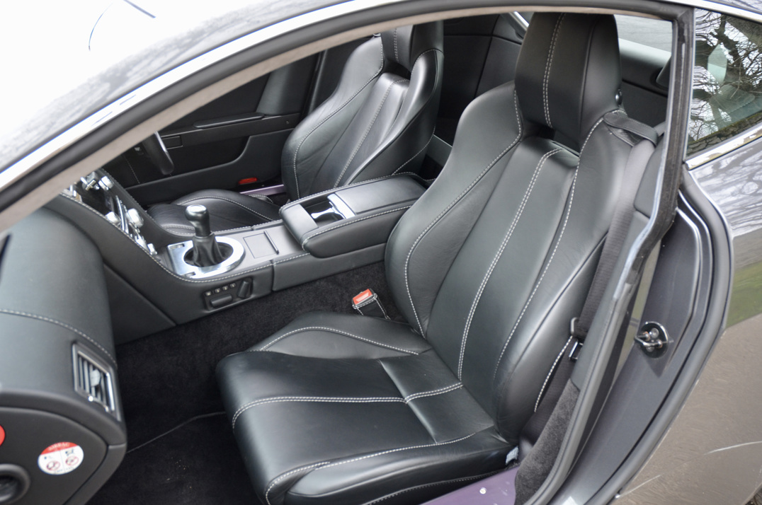 Aston Martin Vantage 4.7 Manual Coupe. gallery image 39