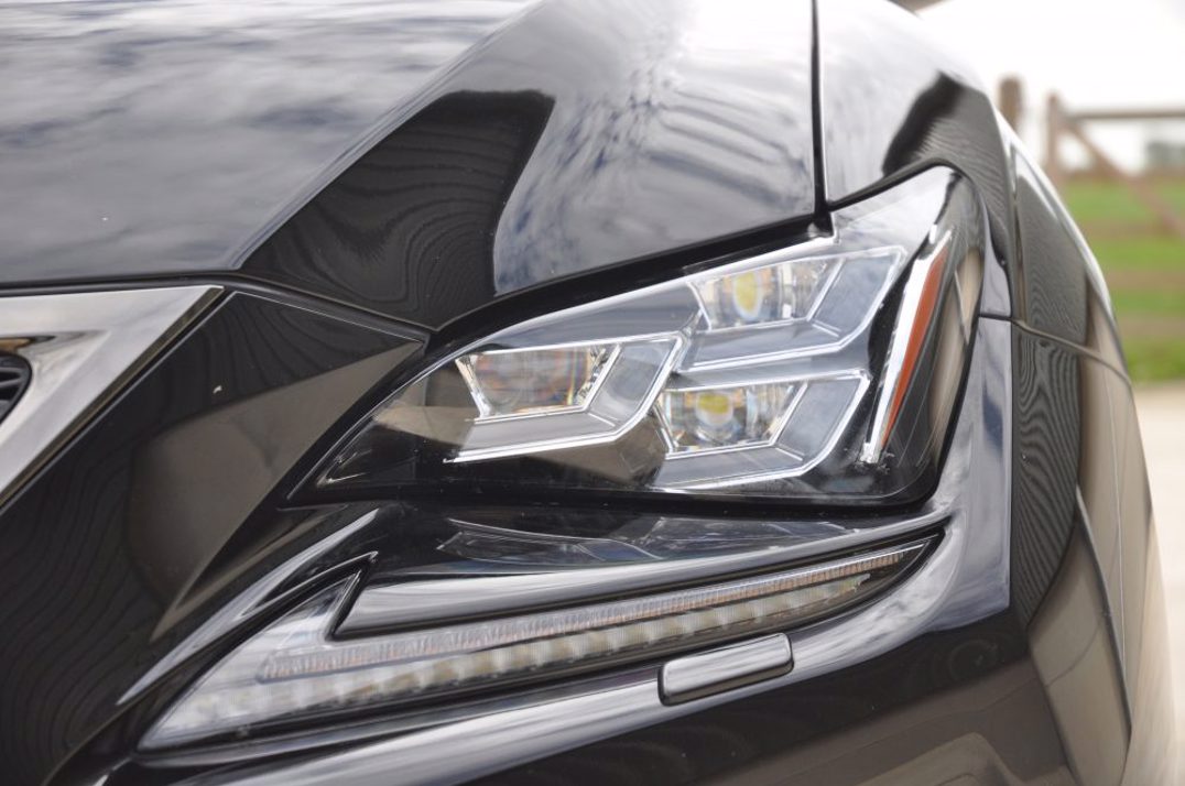 Lexus RCF V8 Coupe gallery image 24