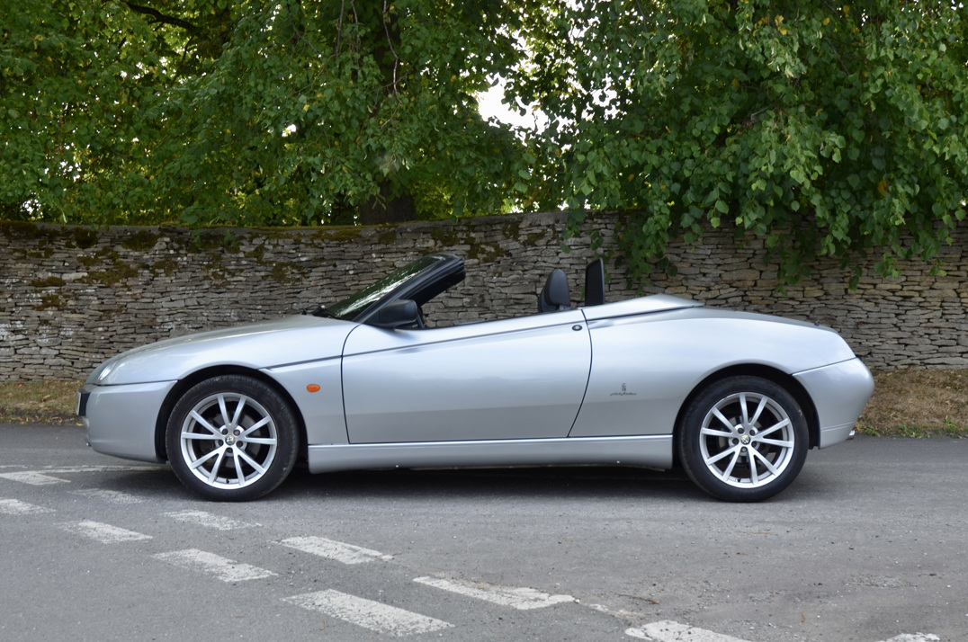 Alfa Romeo Spider 2.0 JTS Lusso Convertible by Pininfarina gallery image 3