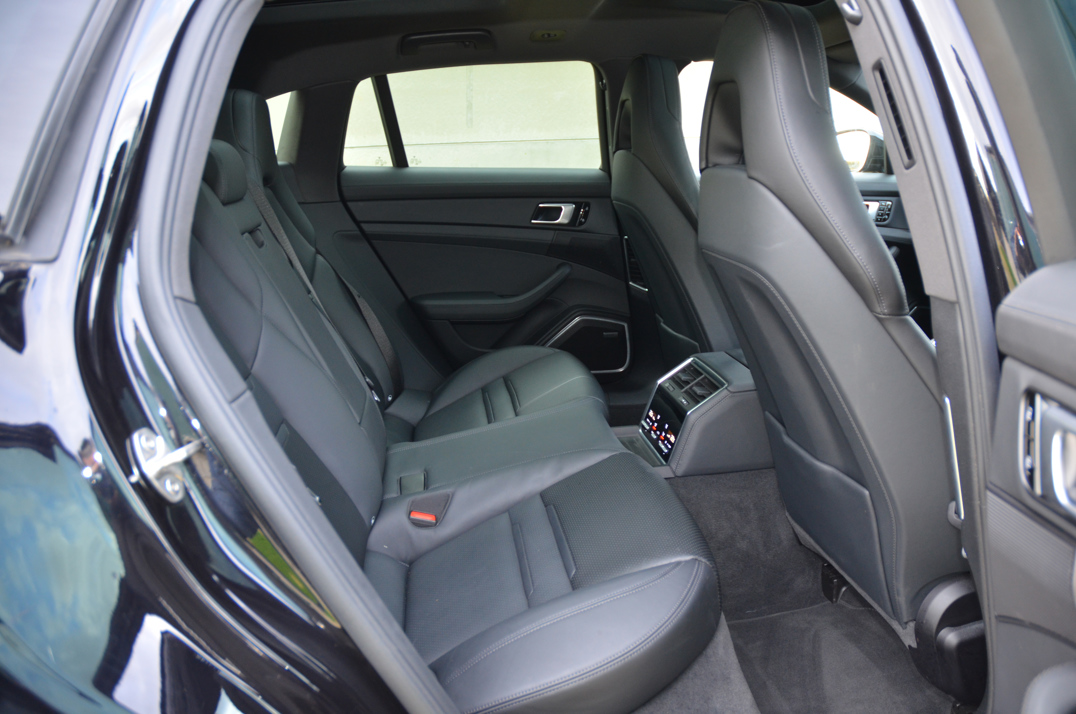 Porsche Panamera 4 V6 Sport Turismo 5dr Petrol Plug-in Hybrid PDK 4WD. gallery image 35