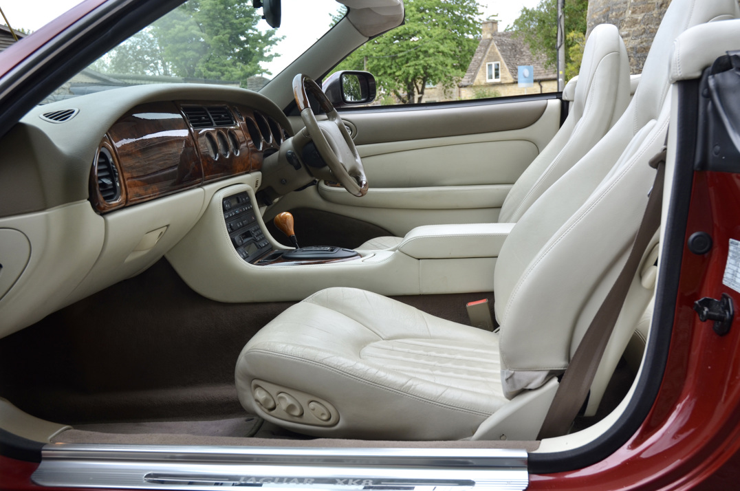 Jaguar XK8 Cabriolet. Just 30,000 Miles. Superb gallery image 41