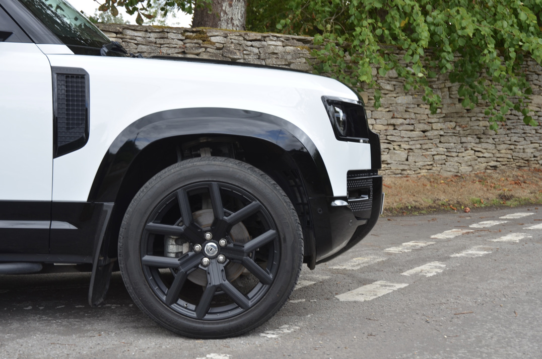 Land Rover Defender 90 3.0 250M MHEV Urban Edition gallery image 15