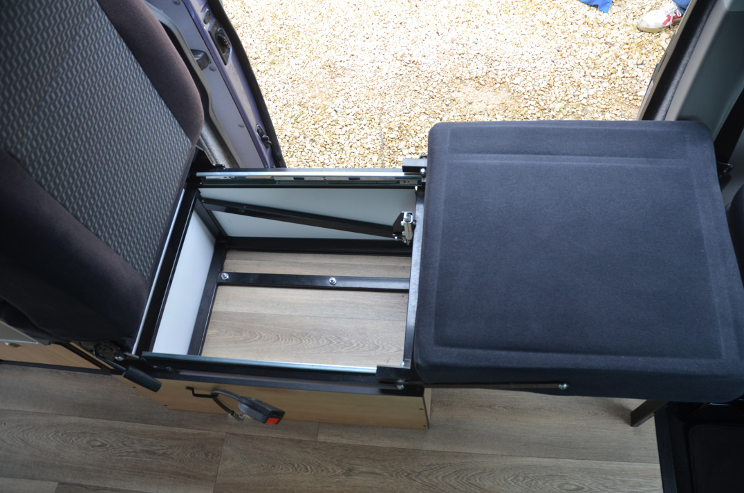 Volkswagen T30 180 4 Motion Danbury Camper. gallery image 42