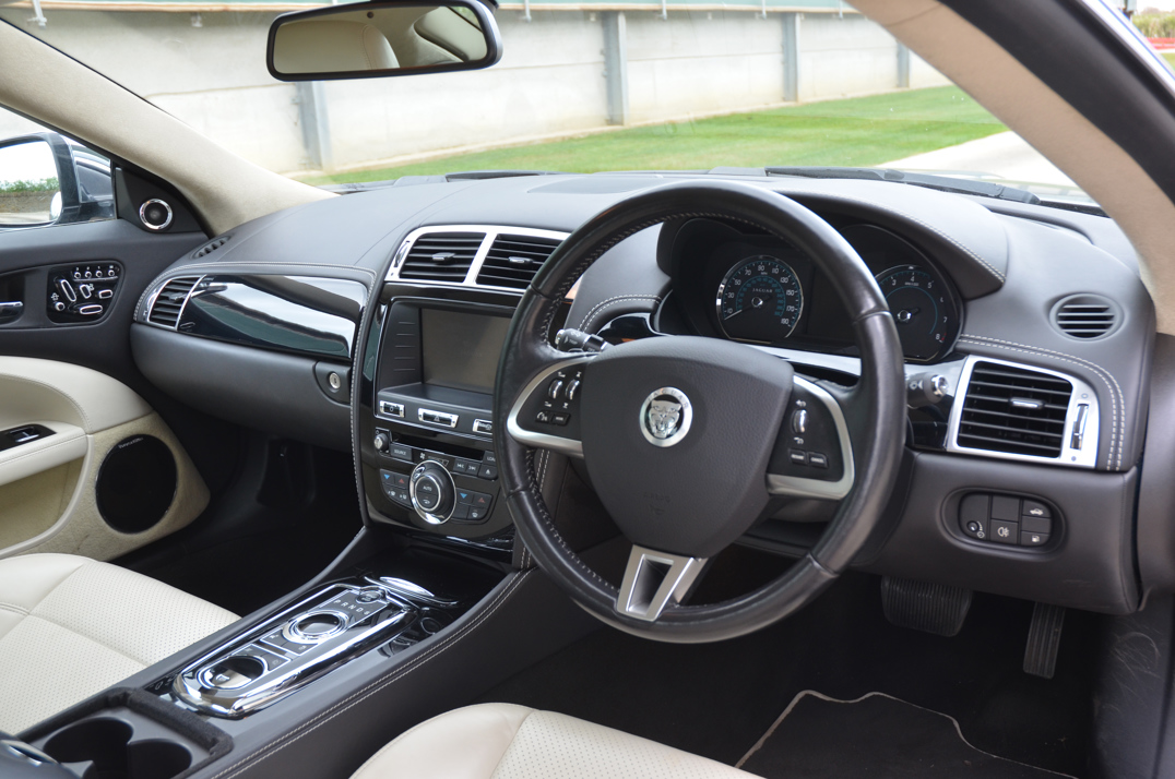 Jaguar XK 5.0 Portfolio Auto gallery image 31