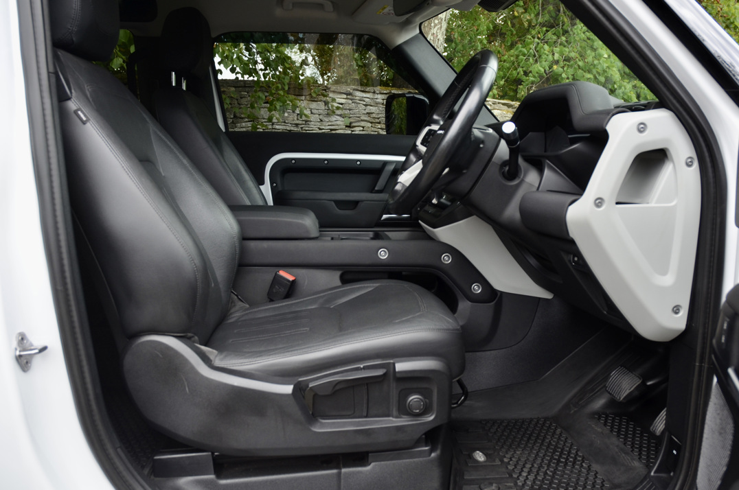Land Rover Defender 90 3.0 250M MHEV Urban Edition gallery image 37