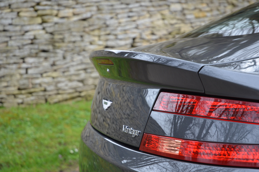 Aston Martin Vantage 4.7 Manual Coupe. gallery image 26