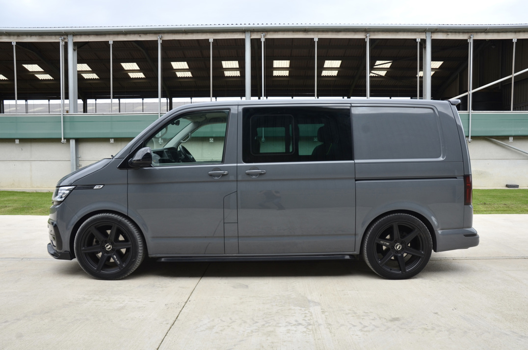 Volkswagen Kombi Sportline T6.I Auto gallery image 11