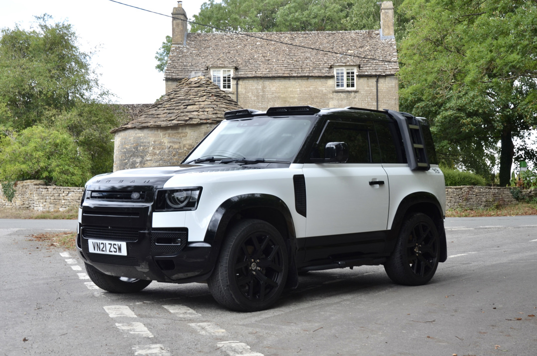 Land Rover Defender 90 3.0 250M MHEV Urban Edition gallery image 1