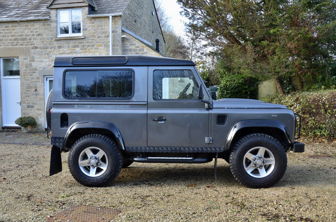 Land Rover Defender XS Landmark Edition 2.2 TDCI gallery image 5