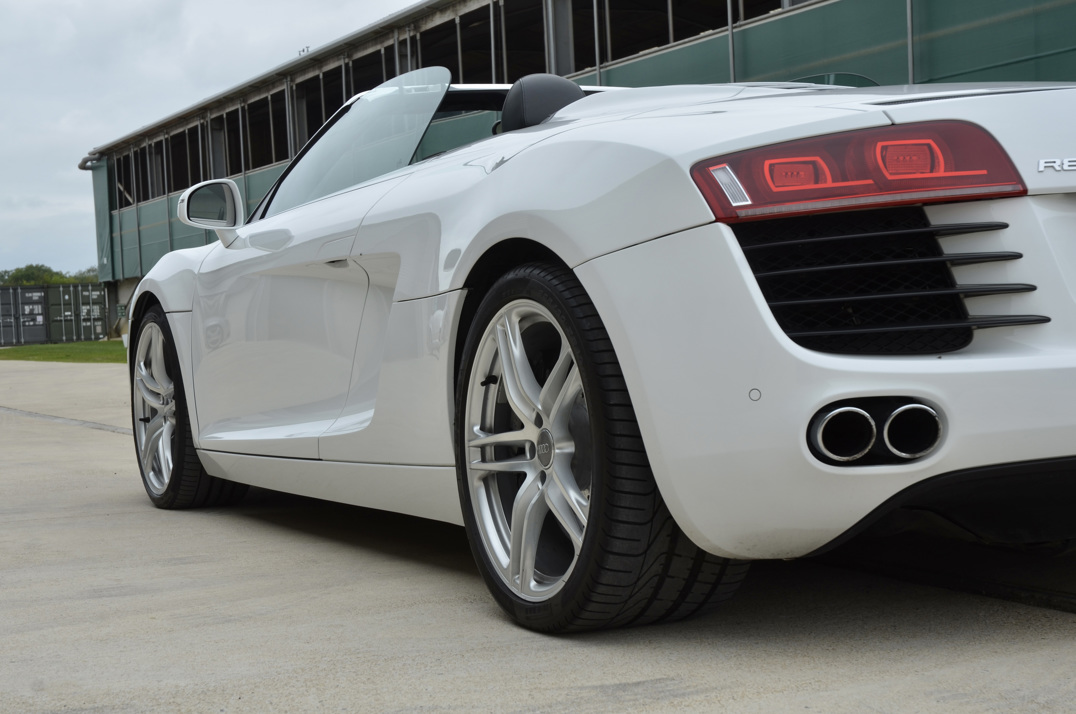 Audi R8 Spyder V8 Manul . gallery image 14