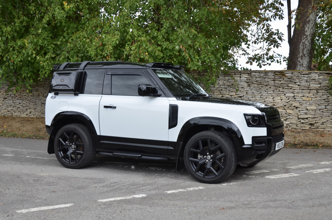 Land Rover Defender 90 3.0 250M MHEV Urban Edition gallery image 5