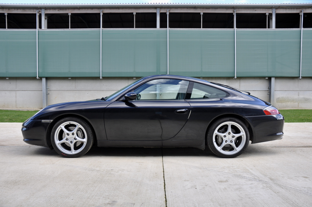 Porsche 911 996 Carrera 4 gallery image 11