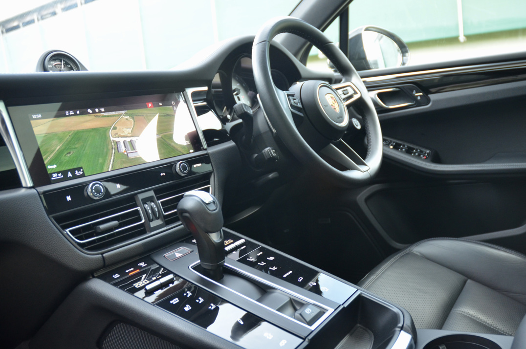 Porsche Macan S 2.9 V6 Turbo gallery image 37