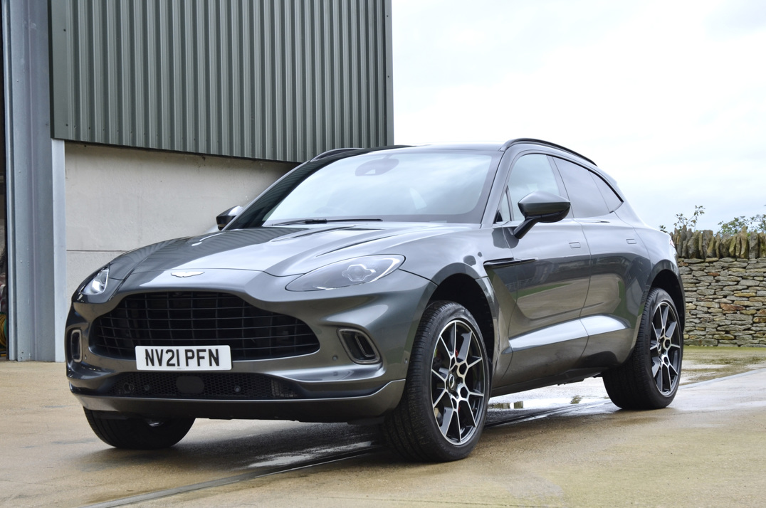 Aston Martin DBX 4.0 V8. gallery image 2