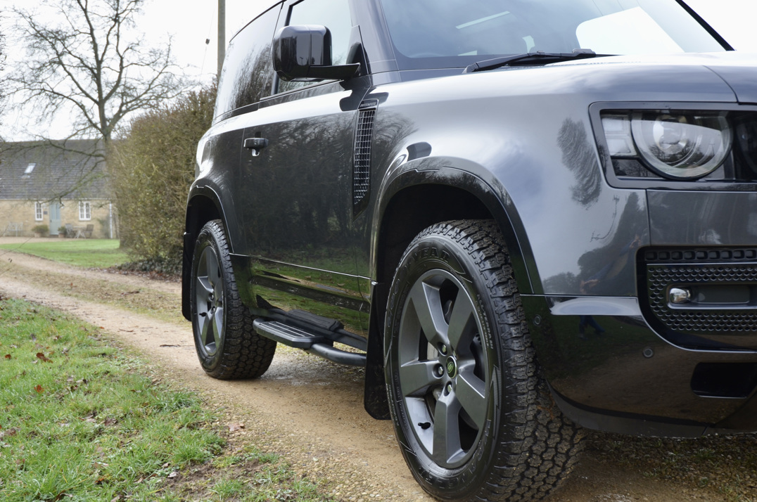 Land Rover Defender 90 X Dynamic HSE 3.0D MHEV gallery image 14