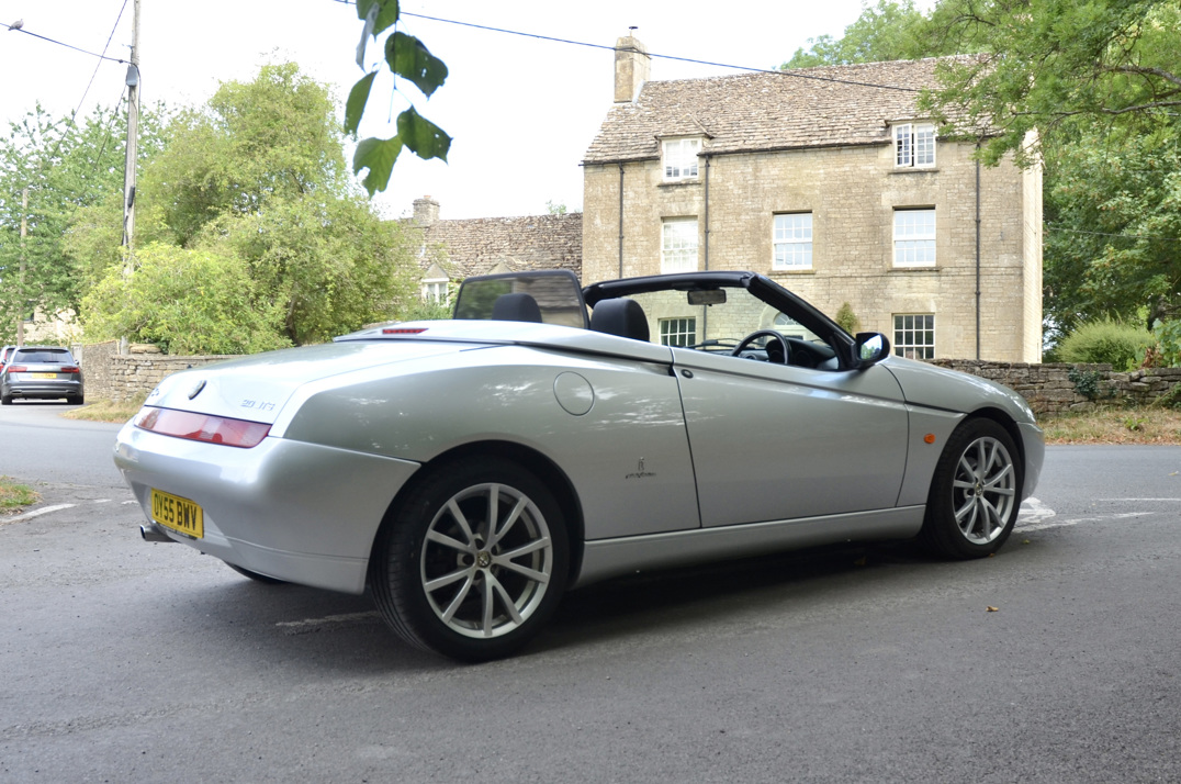 Alfa Romeo Spider 2.0 JTS Lusso Convertible by Pininfarina gallery image 9