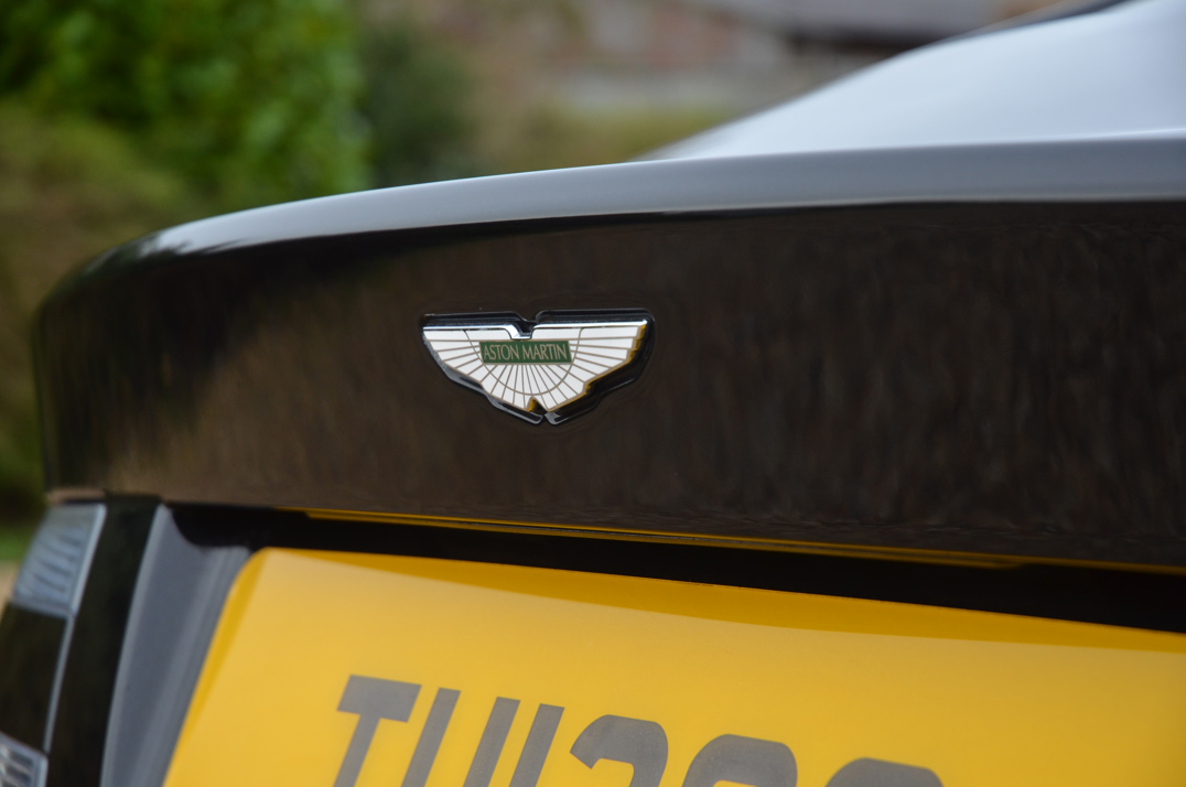 Aston Martin  Db-9 Manual gallery image 26