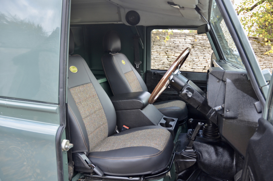 Land Rover Defender 90 - TD 5 gallery image 36