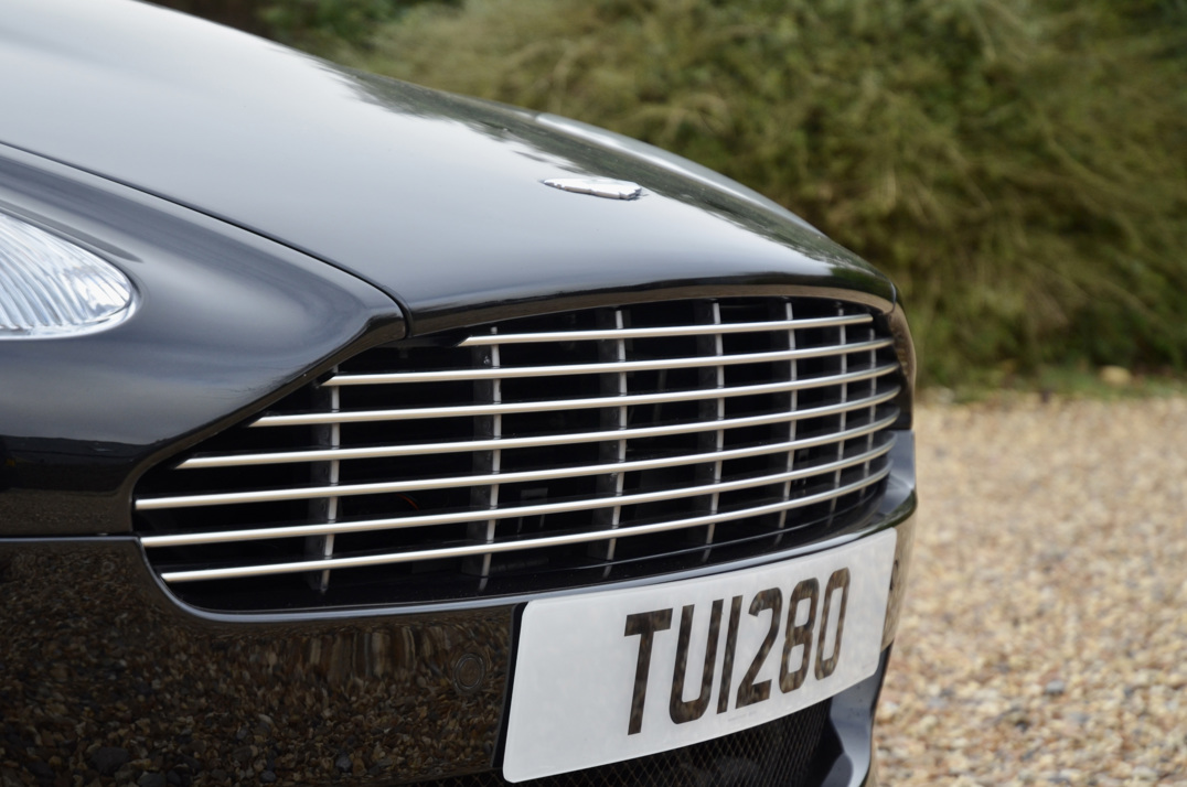 Aston Martin  Db-9 Manual gallery image 20