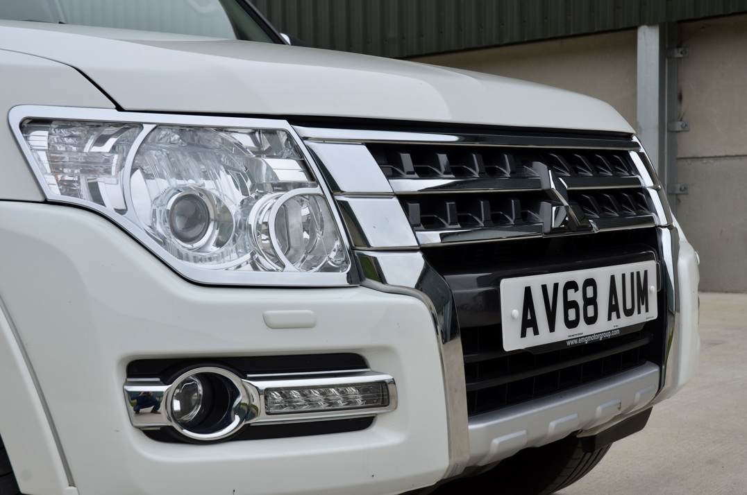 Mitsubishi Shogun 3.2 DI-D Barbarian Auto SWB gallery image 15