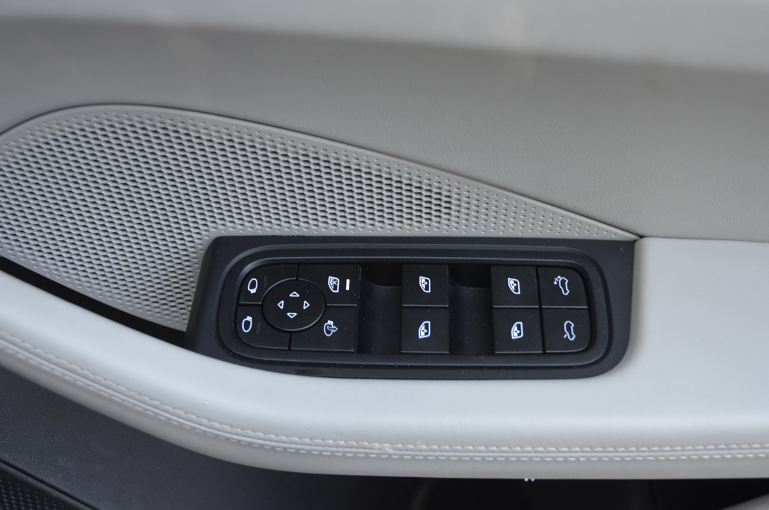Porsche Macan 4s Electric gallery image 34