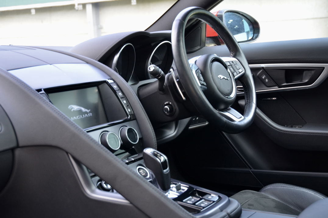 Jaguar F-Type V6 R Dynamic Auto gallery image 31