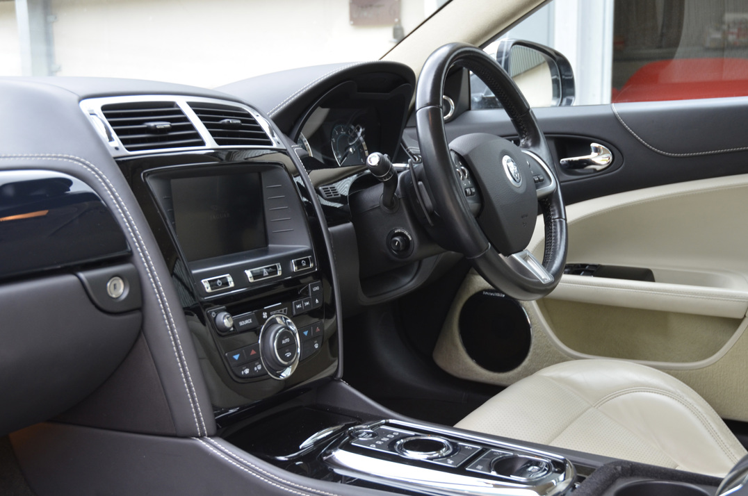 Jaguar XK 5.0 Portfolio Auto gallery image 35