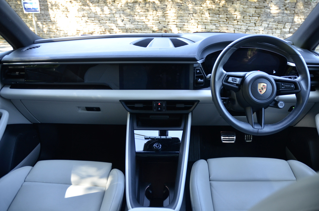 Porsche Macan 4s Electric gallery image 23