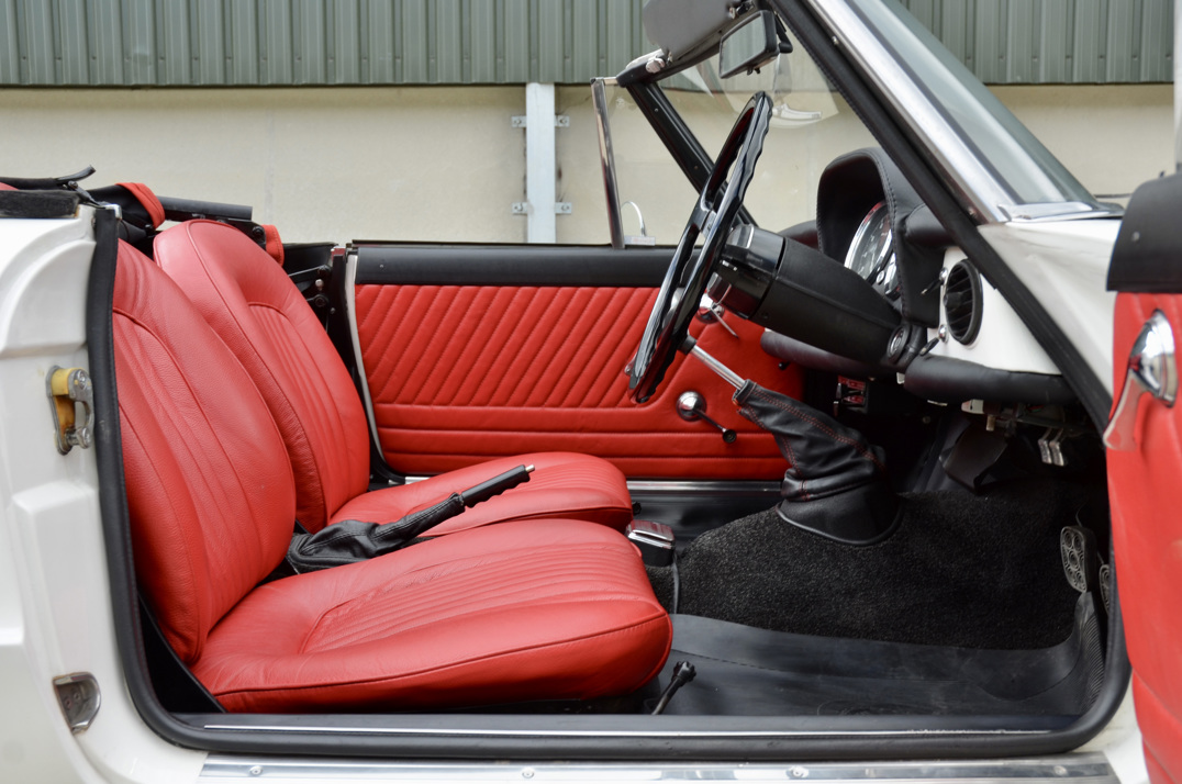 Alfa Romer 1300 Junior Spider Pininfarina. gallery image 36