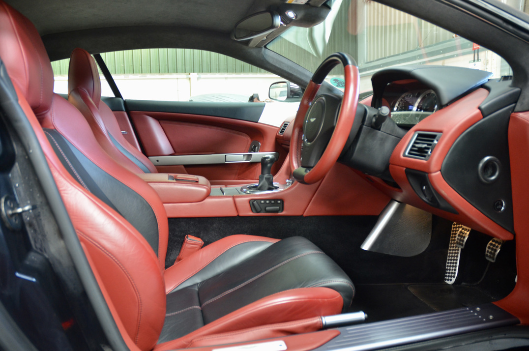 ASTON MARTIN DB-9 5.9 V12 Manual. gallery image 23