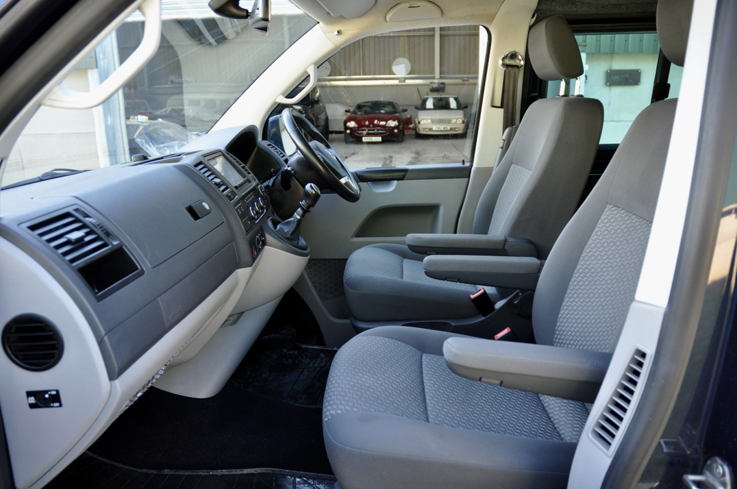 Volkswagen T5 4 Motion Kombi / Camper gallery image 21